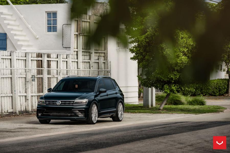  Volkswagen Tiguan R-Line on Vossen Wheels (CV10) 2019 года  (фото 27 из 36)